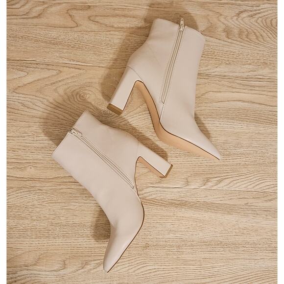 Madden Girl Ivory Bonnie Pointed Toe Block Heel Dress Booties Size 11 Boots - Picture 8 of 11